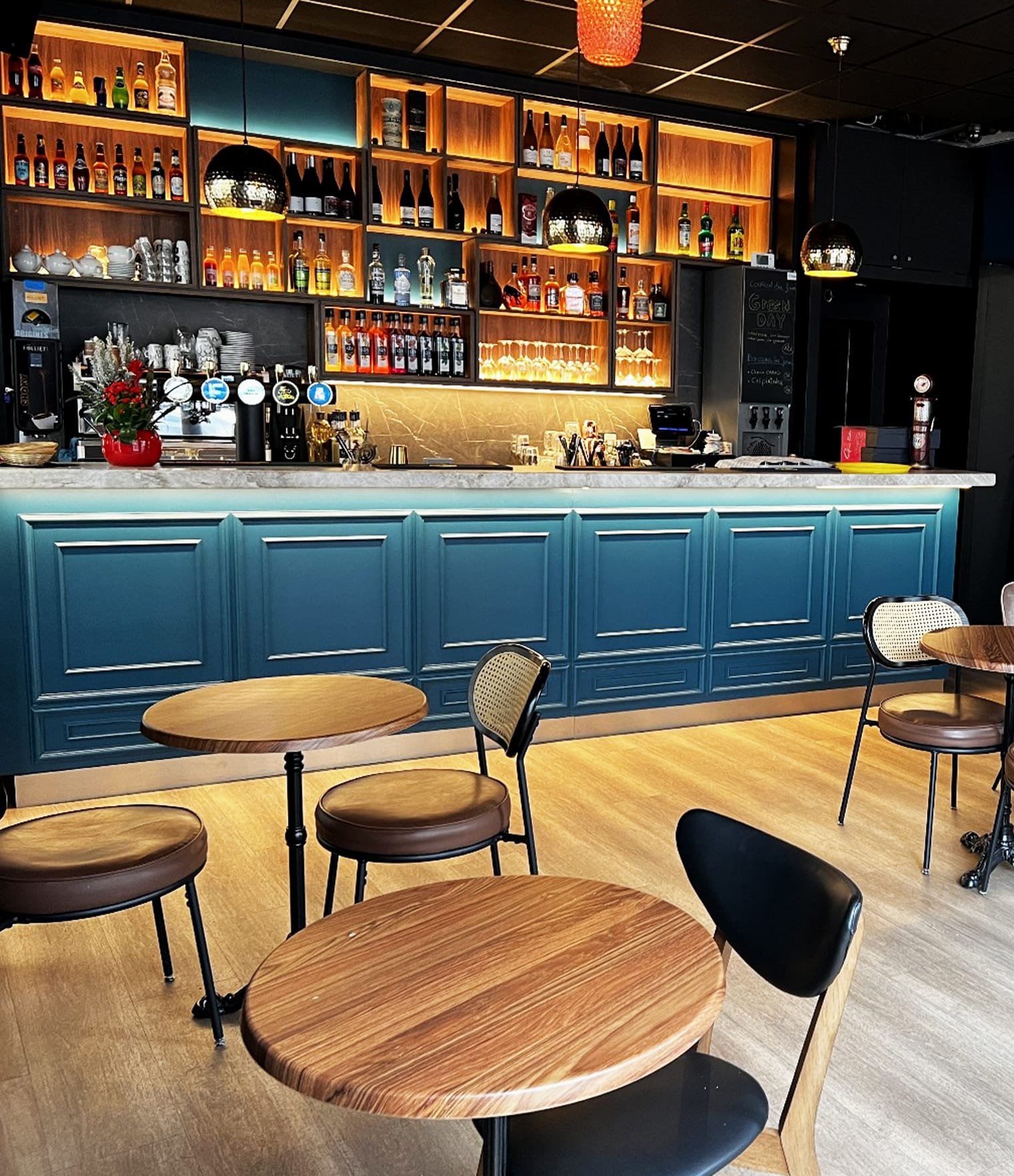 bar_08_improbable_websize